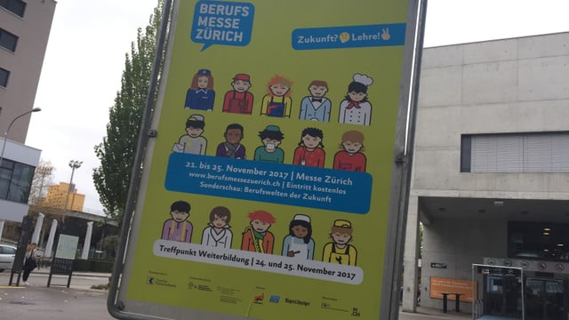 Plakat vor dem Eingang der Messe. Plakat vor dem Eingang der Messe.