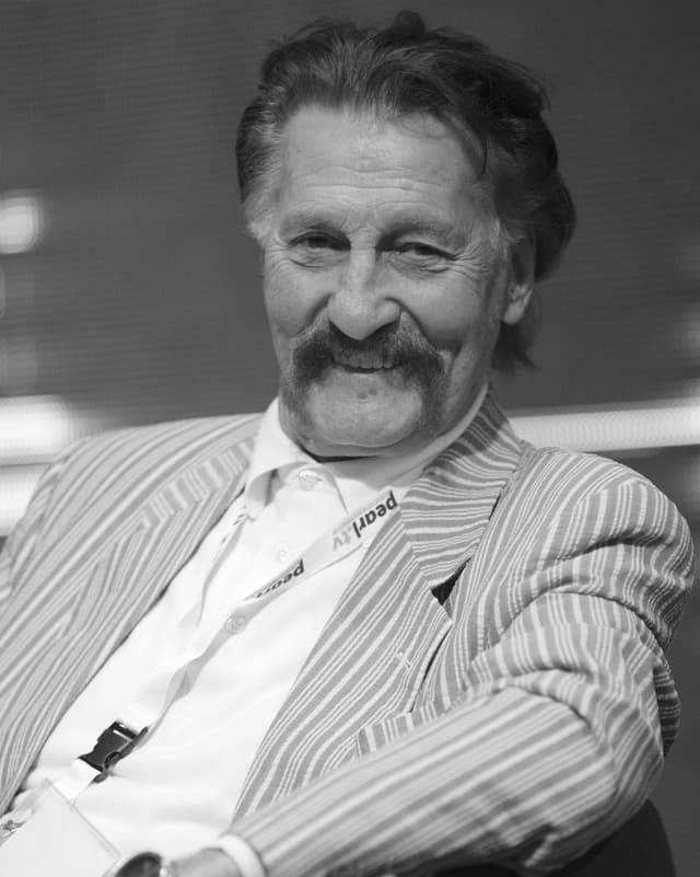 Ein Porträt von Luigi Colani 2013 in Berlin. Ein Porträt von Luigi Colani 2013 in Berlin.
