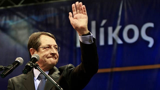 Nikos Anastasiades winkt. Nikos Anastasiades winkt.