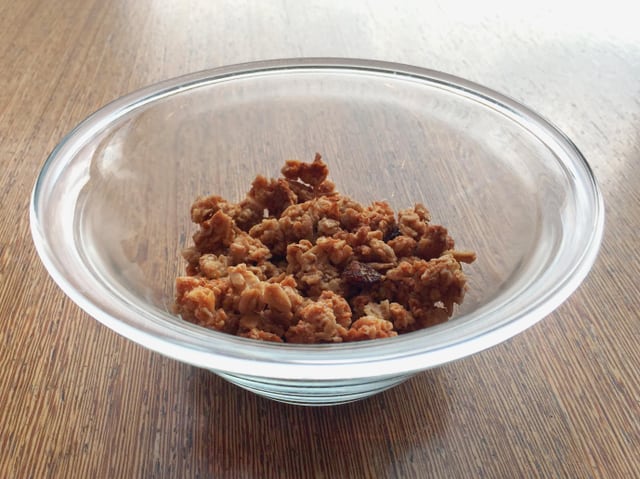 Eine Schale Müsli in einem Glas Eine Schale Müsli in einem Glas