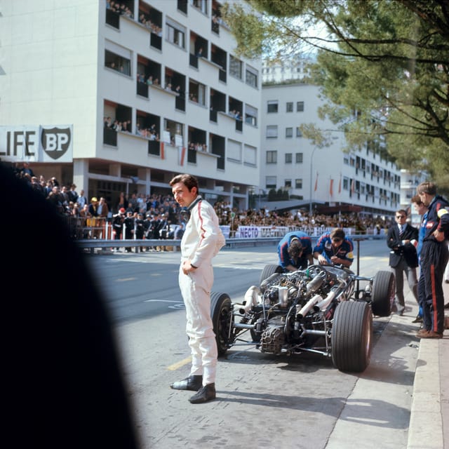 Der Schweizer Rennfahrer Joseph «Jo» Siffert in der Boxenstrasse am Formel 1 Grand Prix von Monaco, Monte Carlo, 10. Mai 1970. Der Schweizer Rennfahrer Joseph «Jo» Siffert in der Boxenstrasse am Formel 1 Grand Prix von Monaco, Monte Carlo, 10. Mai 1970.