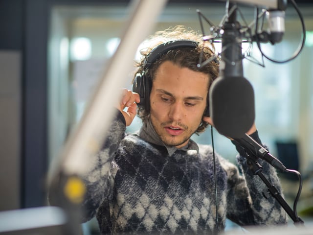 Best-Talent-Finalist Leduc machte den Auftakt zum Zmorge im SRF 3 Studio. Best-Talent-Finalist Leduc machte den Auftakt zum Zmorge im SRF 3 Studio.