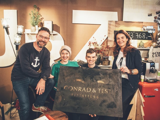 Gestatten, Fabio Testi aus «Der Bestatter»: Schauspieler Reto Stalder mit der Glasbox-Crew.