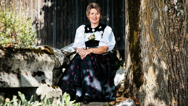 Portrait von Landfrau Marlies Bärtschi aus Röthenbach, BE in der Tracht. Portrait von Landfrau Marlies Bärtschi aus Röthenbach, BE in der Tracht.