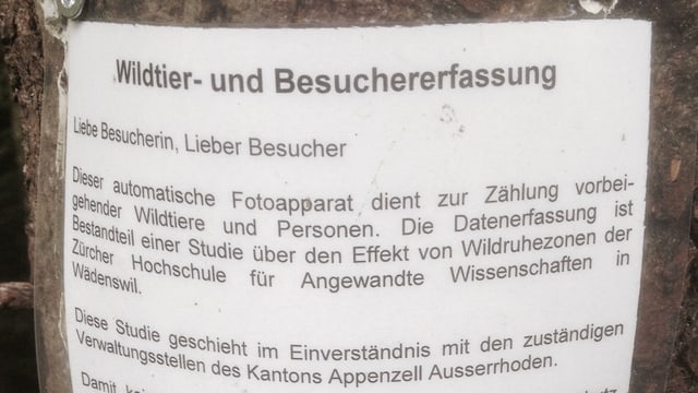 Ausserrhoden erfasst den Effekt von Wildruhezonen und macht die Wanderer auf Kameras aufmerksam. Ausserrhoden erfasst den Effekt von Wildruhezonen und macht die Wanderer auf Kameras aufmerksam.