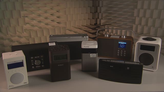 Digitalradios auf Tisch Digitalradios auf Tisch