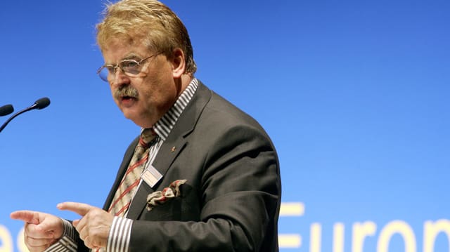 Eine Aufnahme von Elmar Brok. Eine Aufnahme von Elmar Brok.