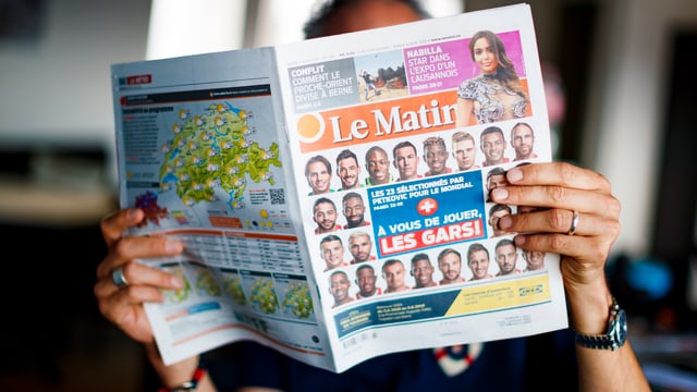Leser mit Le Matin in der Hand. Leser mit Le Matin in der Hand.