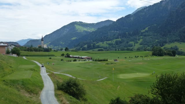 Ina part da la plazza da golf a Sagogn. Davos la baselgia catolica da Sagogn. Ina part da la plazza da golf a Sagogn. Davos la baselgia catolica da Sagogn.