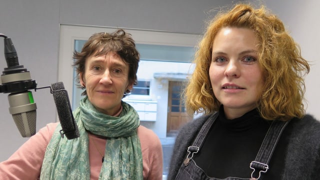 Zdenka Vapinek und Reta Guetg im Studio von Radio SRF Zdenka Vapinek und Reta Guetg im Studio von Radio SRF