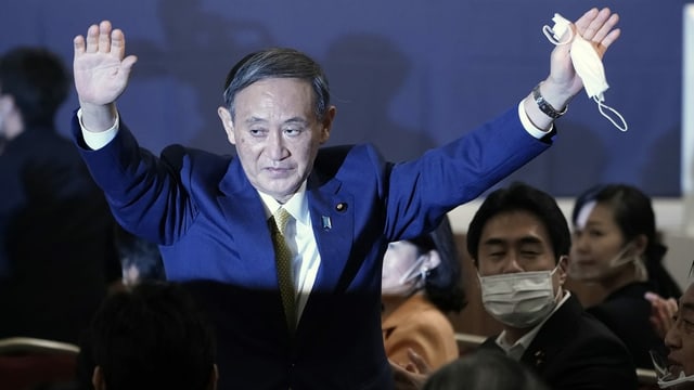Yoshihide Suga bei der Ernennung zum neuen Parteichef. Yoshihide Suga bei der Ernennung zum neuen Parteichef.