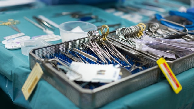 Instrumente in einem Operationssaal