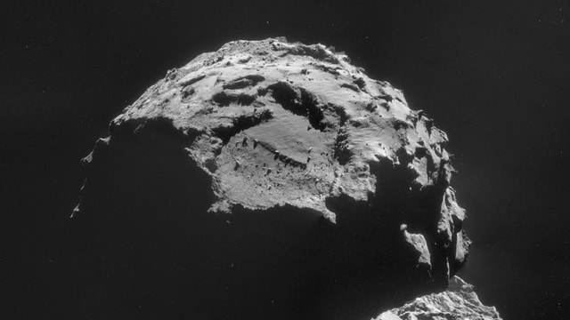 Foto des zerklüfteten Kometen Tschurjumow-Gerasimenko.