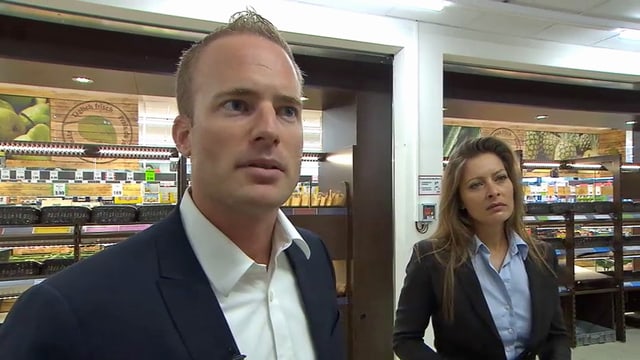 Marco Landolt und Frau in einer Lidl-Filiale. Marco Landolt und Frau in einer Lidl-Filiale.