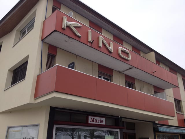 Die Fassade des ehemaligen "Kino Central", ein unscheinbarer Wohnblock in Suhr. Die Fassade des ehemaligen "Kino Central", ein unscheinbarer Wohnblock in Suhr.