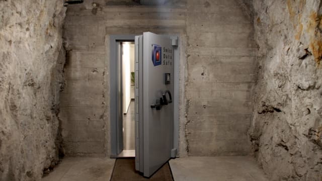Eingang zur Swiss Gold Safe AG. Eingang zur Swiss Gold Safe AG.