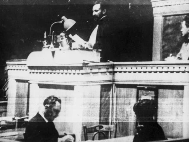 Haile Selassie I. Regent Äthiopiens, spricht Ende Juni 1936 in Genf über Italiens Vergehen im Krieg. Haile Selassie I. Regent Äthiopiens, spricht Ende Juni 1936 in Genf über Italiens Vergehen im Krieg.