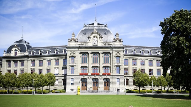 Hauptgebäude Uni bern von aussen. Hauptgebäude Uni bern von aussen.