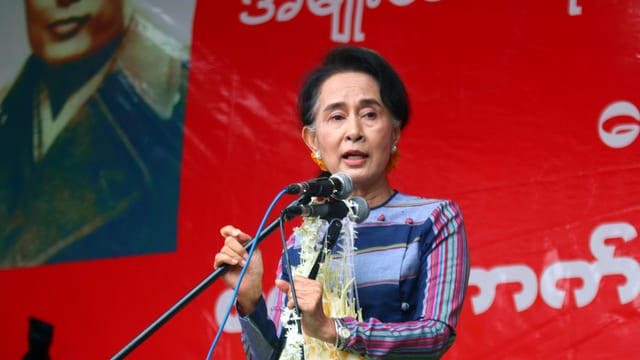 Im Wahlkampf: Aung San Suu Kyi von der National League for Democracy Im Wahlkampf: Aung San Suu Kyi von der National League for Democracy