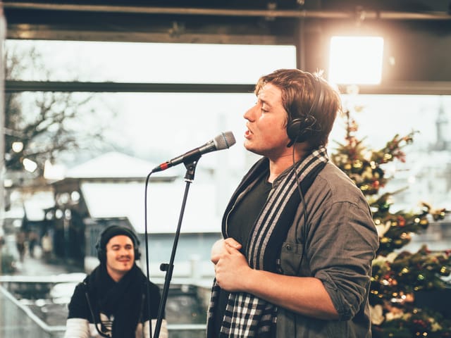 Marius Baer singend