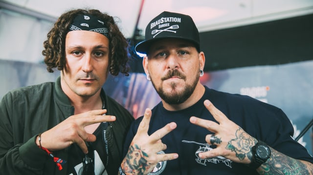 Ives Irie posiert mit unserem Pablo Vögtli Ives Irie posiert mit unserem Pablo Vögtli