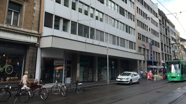 Häuserzeile an der Clarastrasse mit dem Haus Nr. 13. Häuserzeile an der Clarastrasse mit dem Haus Nr. 13.