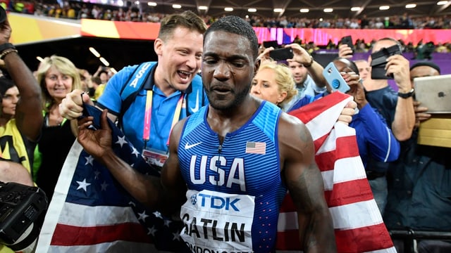 Justin Gatlin mit der US-Flagge. Justin Gatlin mit der US-Flagge.