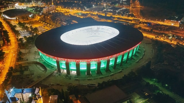 Hell erleuchtete Puskás Aréna in Budapest. Hell erleuchtete Puskás Aréna in Budapest.