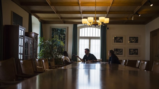 Tom Gisler im Gespräch mit Iloh Emenike im Gefängnis Lenzburg. Tom Gisler im Gespräch mit Iloh Emenike im Gefängnis Lenzburg.