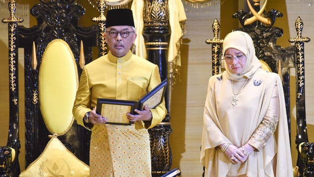 Sultan Abdullah von Pahang mit seiner Frau Sultan Abdullah von Pahang mit seiner Frau