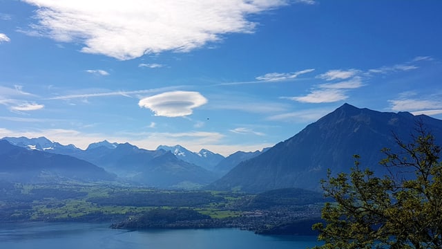 Föhnfische über dem Berner Oberland. Föhnfische über dem Berner Oberland.