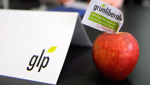Apfel mit Schild "Grünliberale" Apfel mit Schild "Grünliberale"