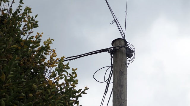 Telefonmast mit Drähten. Telefonmast mit Drähten.