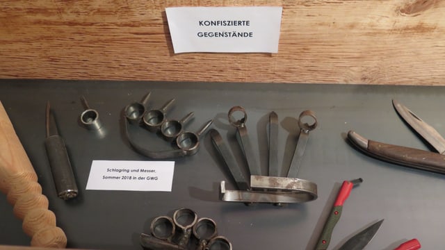 Waffen die im Jugendheim gefunden wurden Waffen die im Jugendheim gefunden wurden