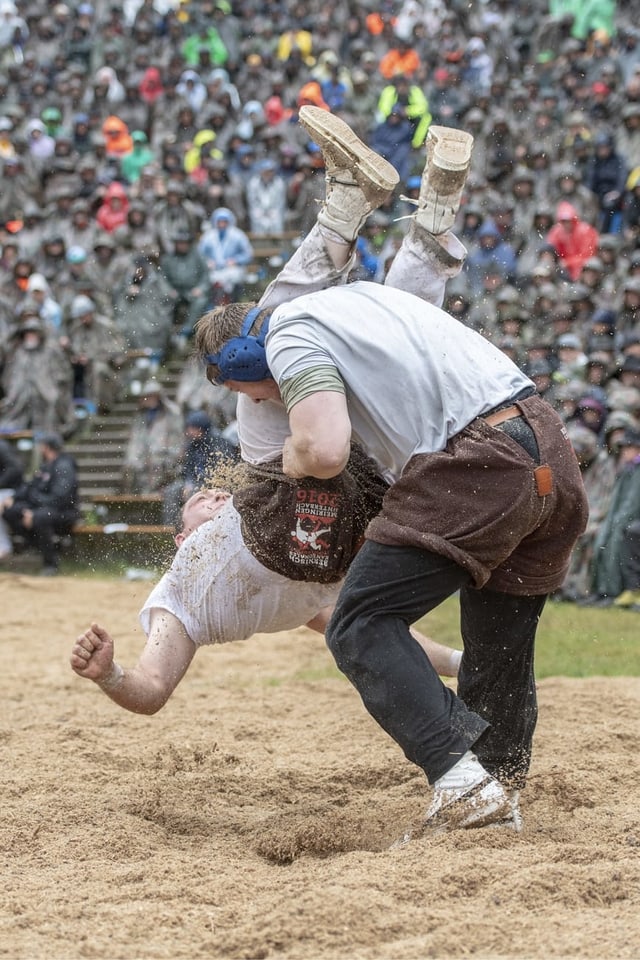 Bernhard Kämpf präsentiert den «Kämpf-Spezial» im 4. Gang des Brünig-Schwinget 2019. Bernhard Kämpf präsentiert den «Kämpf-Spezial» im 4. Gang des Brünig-Schwinget 2019.
