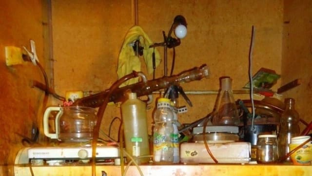 Ausschnitt aus dem Drogenlabor. Ausschnitt aus dem Drogenlabor.