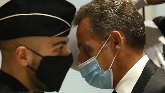 Sarkozy beim Verlassen des Gerichtsgebäudes Anfang März. Sarkozy beim Verlassen des Gerichtsgebäudes Anfang März.