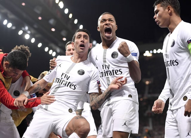 Di Maria und Mbappé feiern einen Treffer. Di Maria und Mbappé feiern einen Treffer.