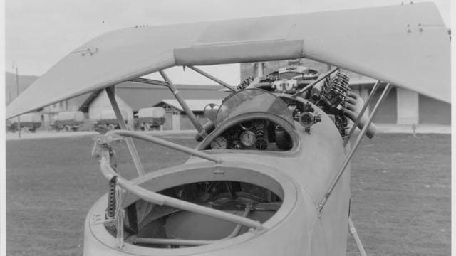 Cockpit eines alten Flugzeugs. Cockpit eines alten Flugzeugs.