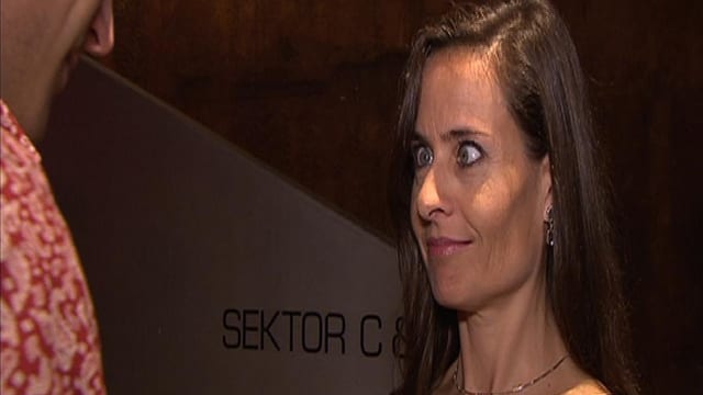 Sandra STuder schneidet eine Grimasse Sandra STuder schneidet eine Grimasse