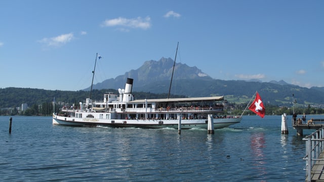 Schiff auf Vierwaldstättersee Schiff auf Vierwaldstättersee