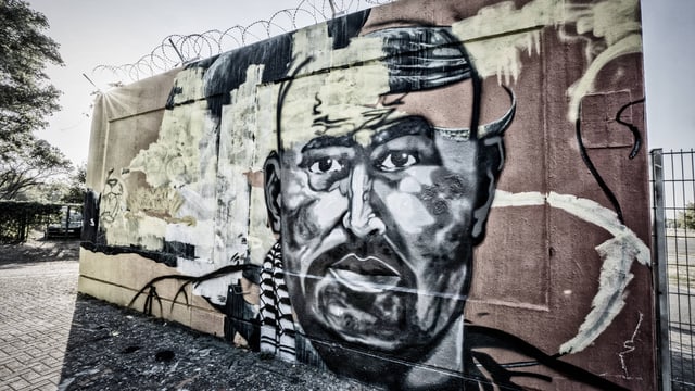 Ein Graffiti beim Tatort erinnert an das verstorbene Clan-Mitglied. Ein Graffiti beim Tatort erinnert an das verstorbene Clan-Mitglied.
