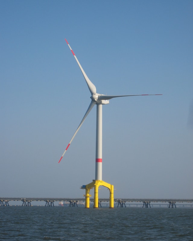 Eine Windkraft-Anlage im Meer. Eine Windkraft-Anlage im Meer.