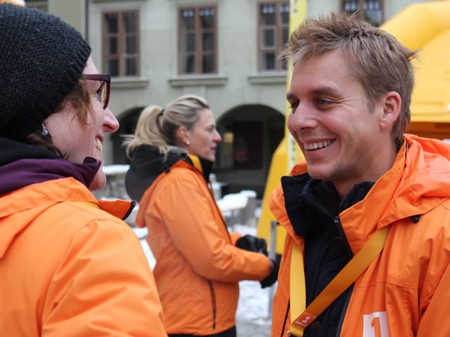Joëlle Beeler, Sandra Schiess und Reto Scherrer auf dem Berner Münsterplatz.