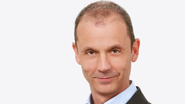 Stefan Bürer kommentiert für SRF seit Jahren die Tennis-Übertragungen. Stefan Bürer kommentiert für SRF seit Jahren die Tennis-Übertragungen.