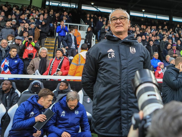 Claudio Ranieri steht an der Seitenlinie.