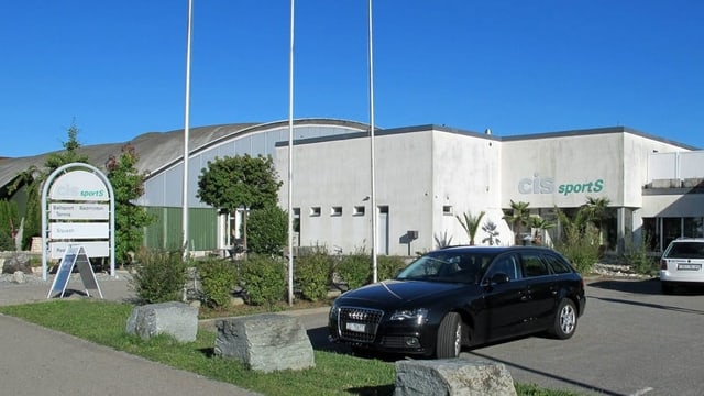 Sporthalle im Sommer Sporthalle im Sommer
