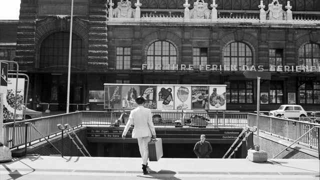 Der einstige Eingang zur Bahnhofsunterführung auf dem Centralbahnplatz (Bild von 1968). Der einstige Eingang zur Bahnhofsunterführung auf dem Centralbahnplatz (Bild von 1968).