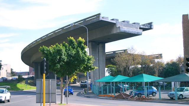 Highwy-Brücke, die plötzlich endet. Highwy-Brücke, die plötzlich endet.