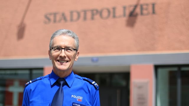 Ueli Caluori, il cumandant da la polizia da la citad da Cuira. Ueli Caluori, il cumandant da la polizia da la citad da Cuira.